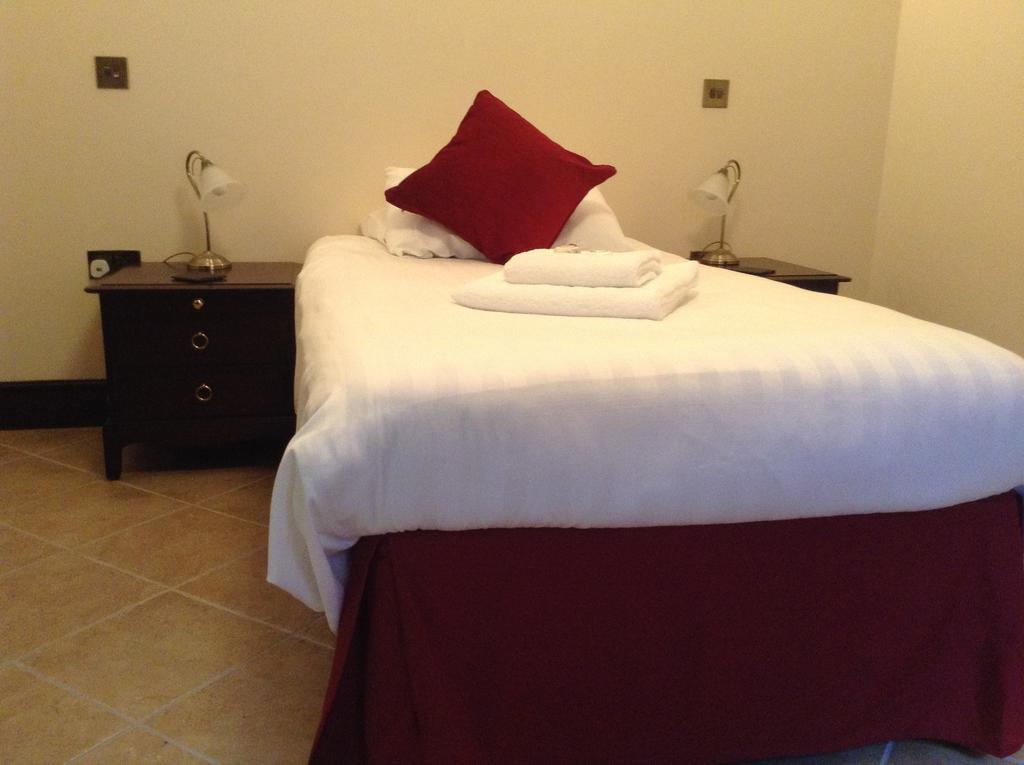The Crown Hotel Mundford Phòng bức ảnh
