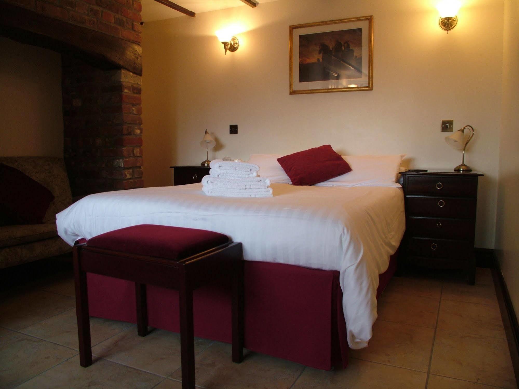 The Crown Hotel Mundford Ngoại thất bức ảnh